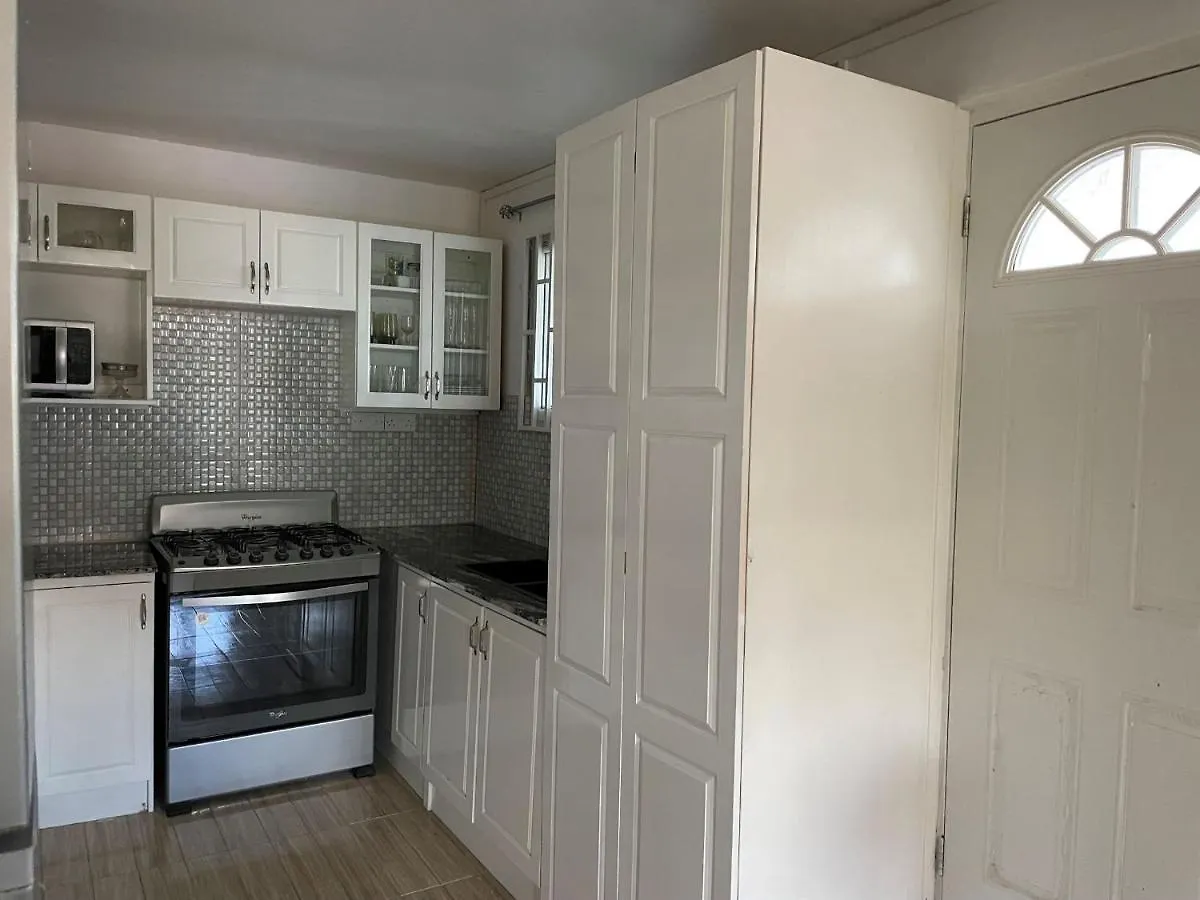 Travellers Villa 罗索 0*,  多米尼克