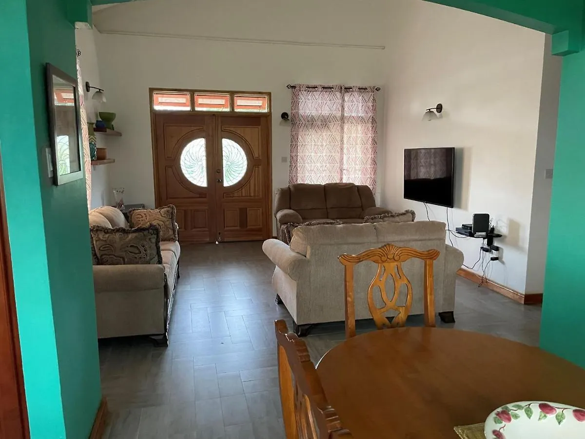 Travellers Villa 罗索