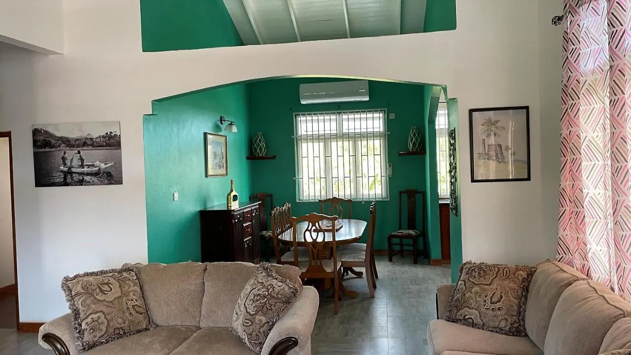 Travellers Villa 罗索 0*,  多米尼克