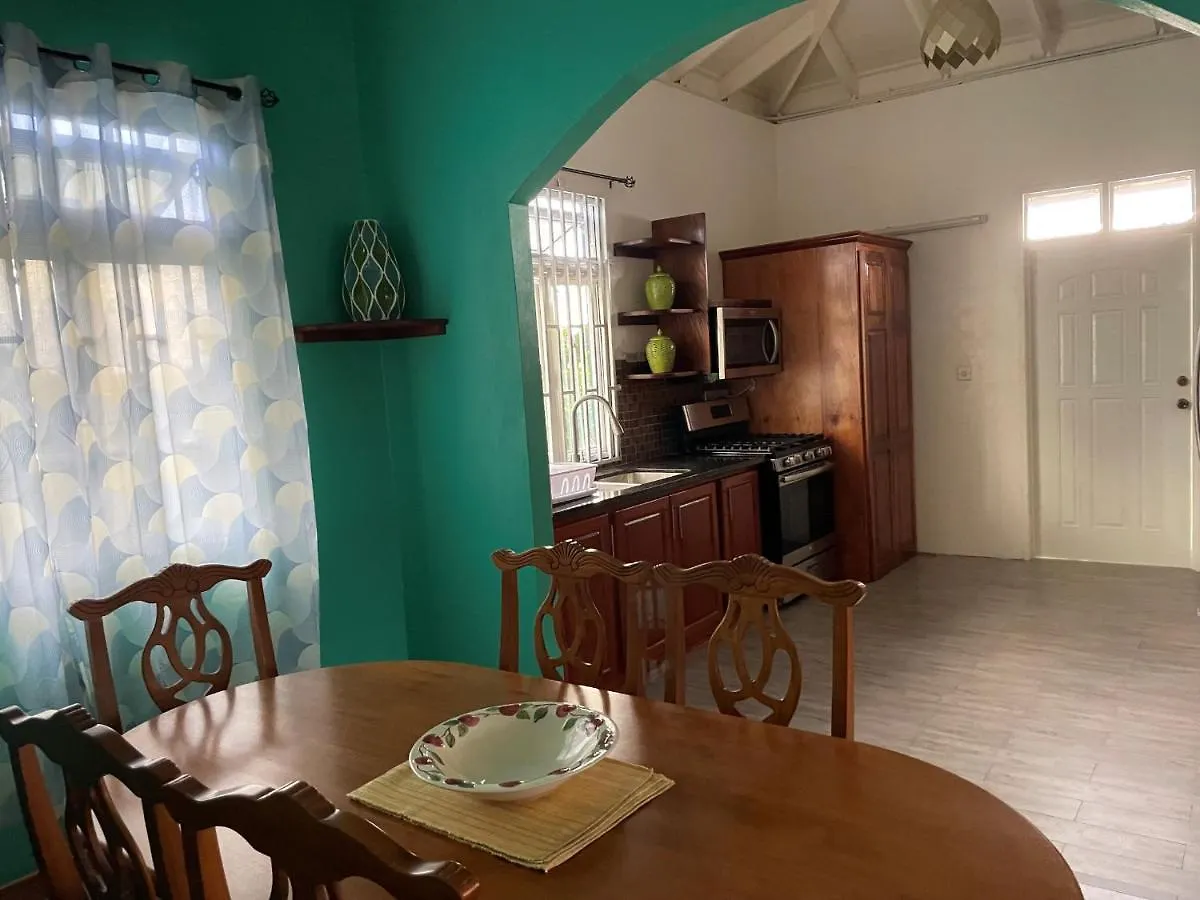 Travellers Villa ロゾー 0*,  ドミニカ国