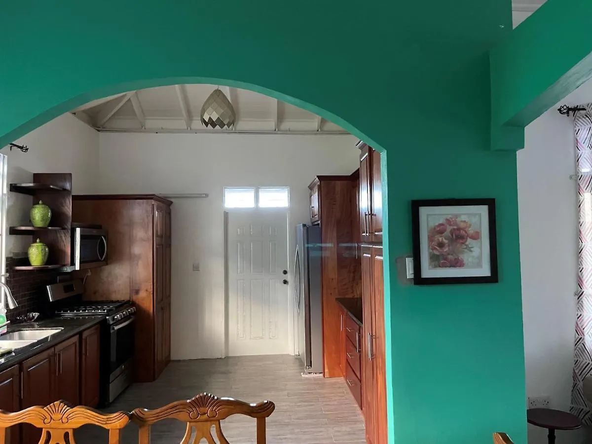 Travellers Villa ロゾー アパート